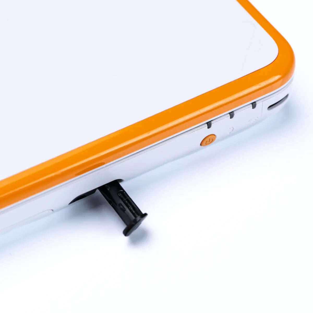 New Nintendo 2DS XL Hvit & Oransje Konsoll m/Strømadapter - Retrospillkongen