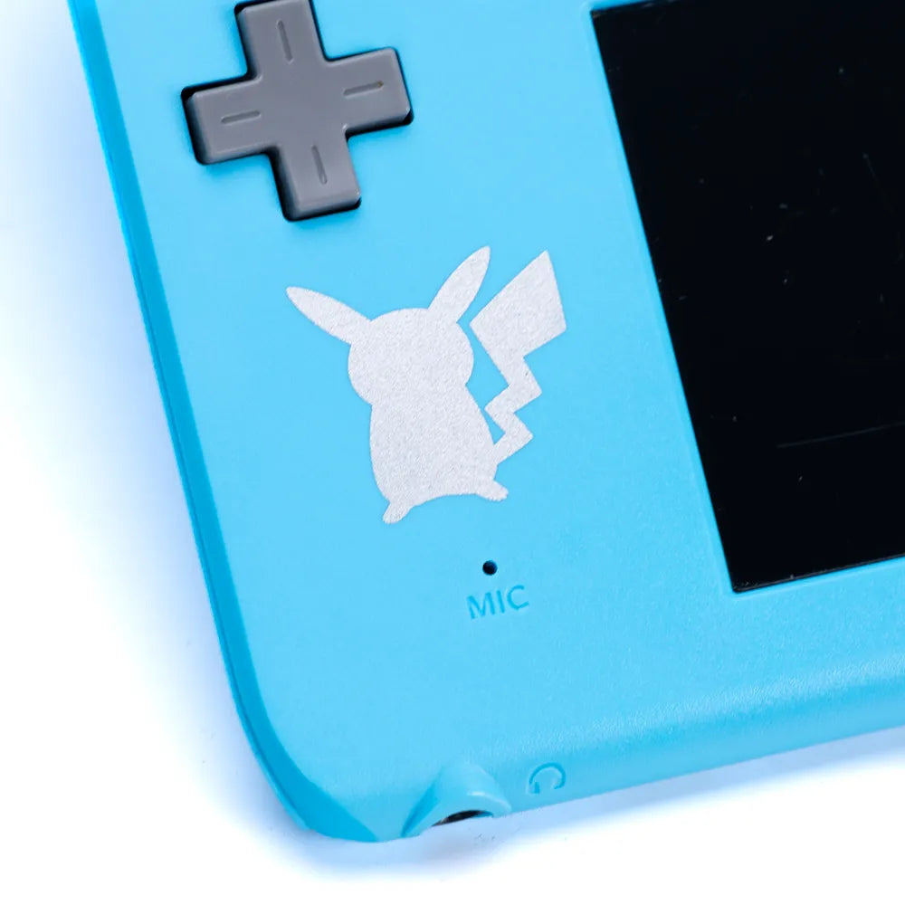 Original Nintendo 2DS Pokémon Edition Konsoll m/Strømadapter - Retrospillkongen