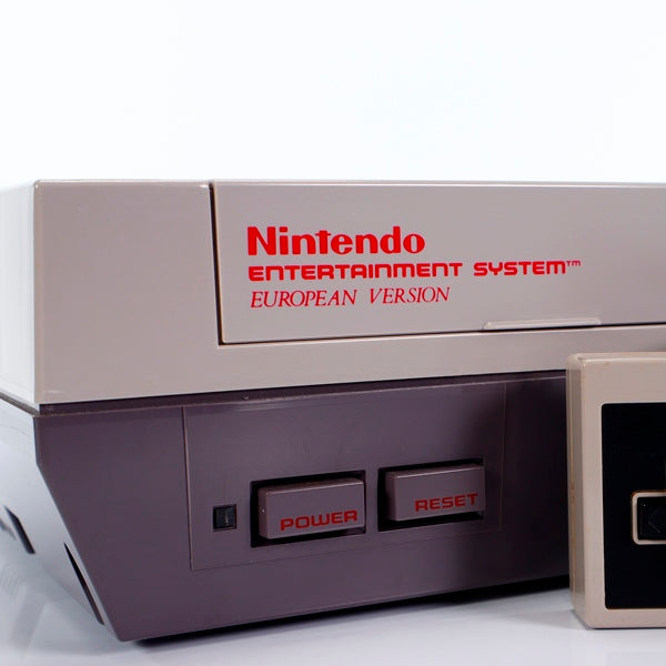 Nintendo Entertainment System 8-Bit (NES) i Eske - Retrospillkongen