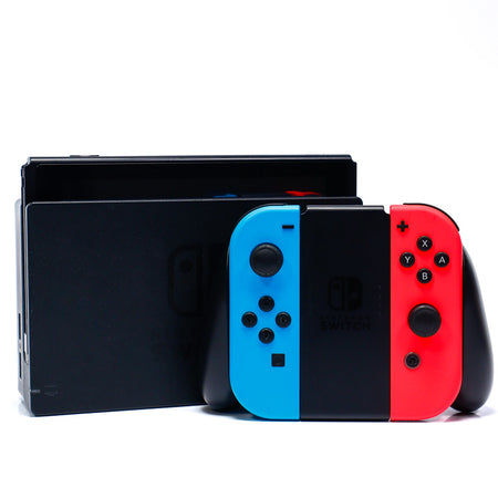 Bilde av en Nintendo Switch konsoll med Rød og blå joy-cons.