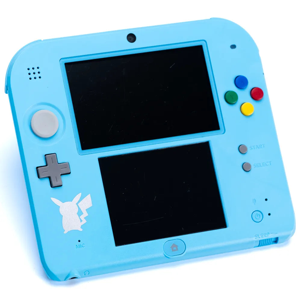Original Nintendo 2DS Pokémon Edition Konsoll m/Strømadapter - Retrospillkongen