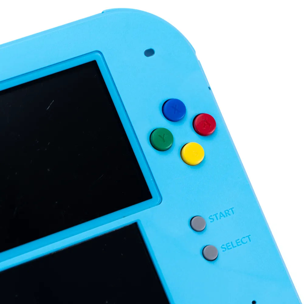 Original Nintendo 2DS Pokémon Edition Konsoll m/Strømadapter - Retrospillkongen