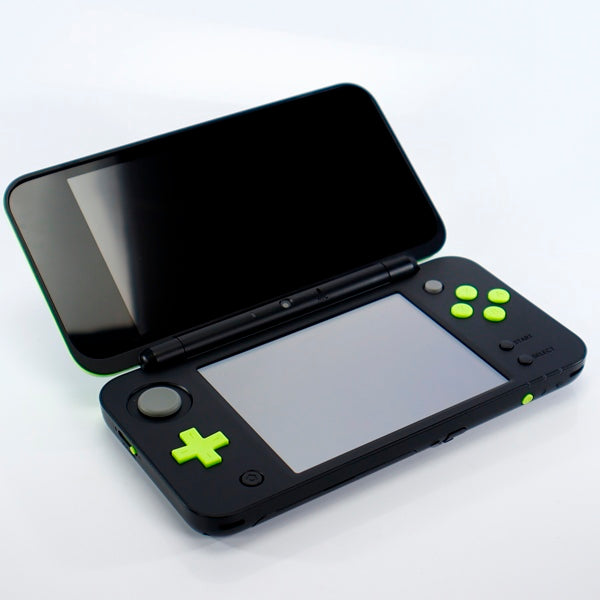 New Nintendo 2DS XL Lime Grønn Mario Kart 7 Edition - Retrospillkongen